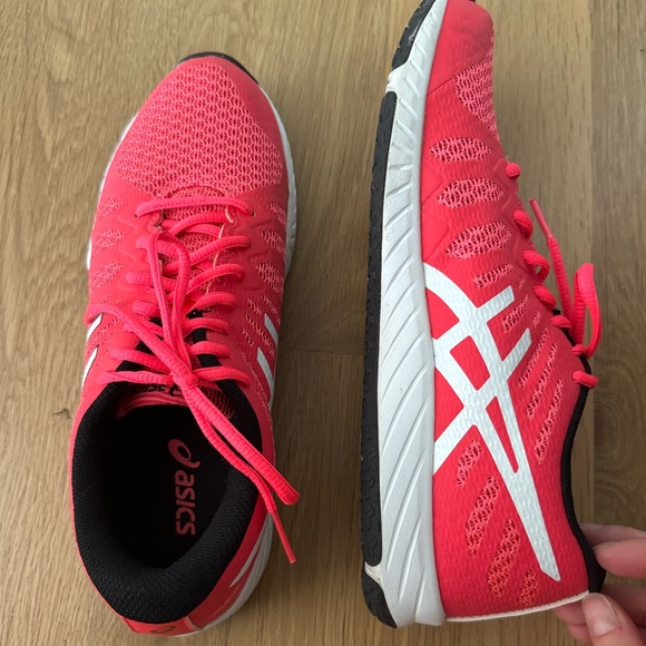 ASICS Size 7.5 sneakers, worn once. - Picture 3 of 6